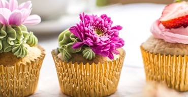 Floral cupcakes with golden cupcake holders